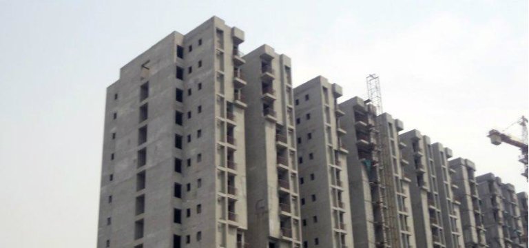 ऊँची इमारत में घर हो या ज़मीन से लगा फ्लैट, Wave City में है सब कुछ